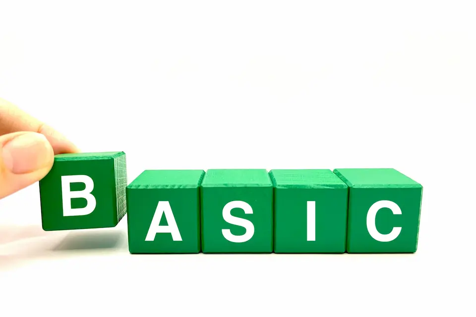 緑の積み木5つに白抜きでBASICの文字