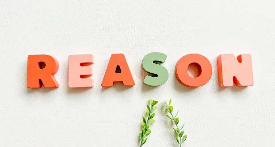 OEMを手の平の上に乗せる人形と、家電、衣料品、食品などの文字