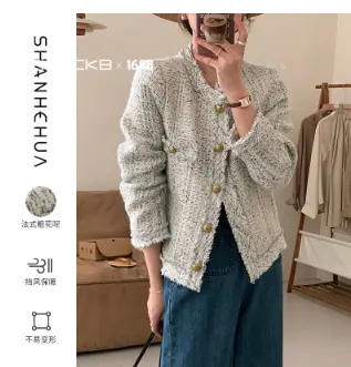 ウールのセーターを着た女性