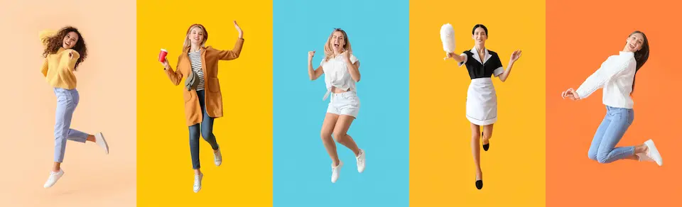 さまざまなファッションで5人の女性がジャンプしている画像