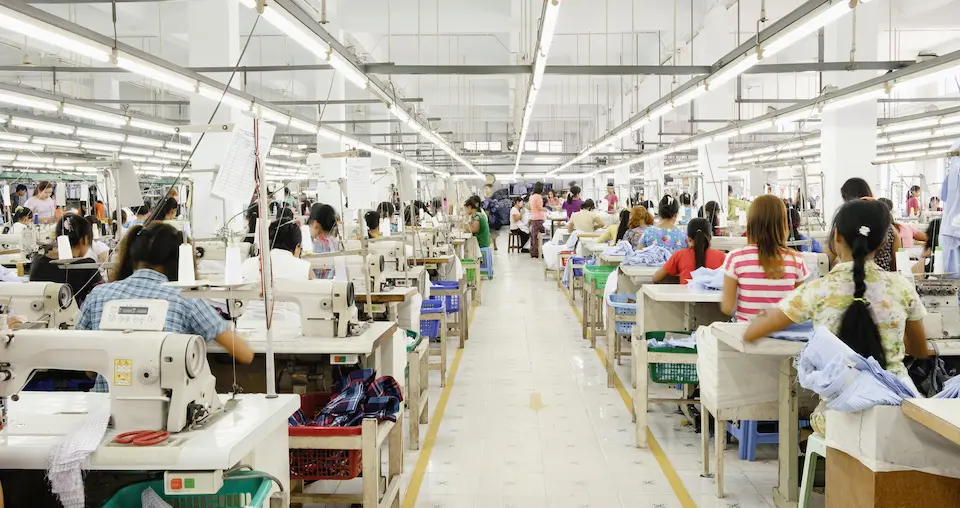 THE CKB提携工場の作業風景